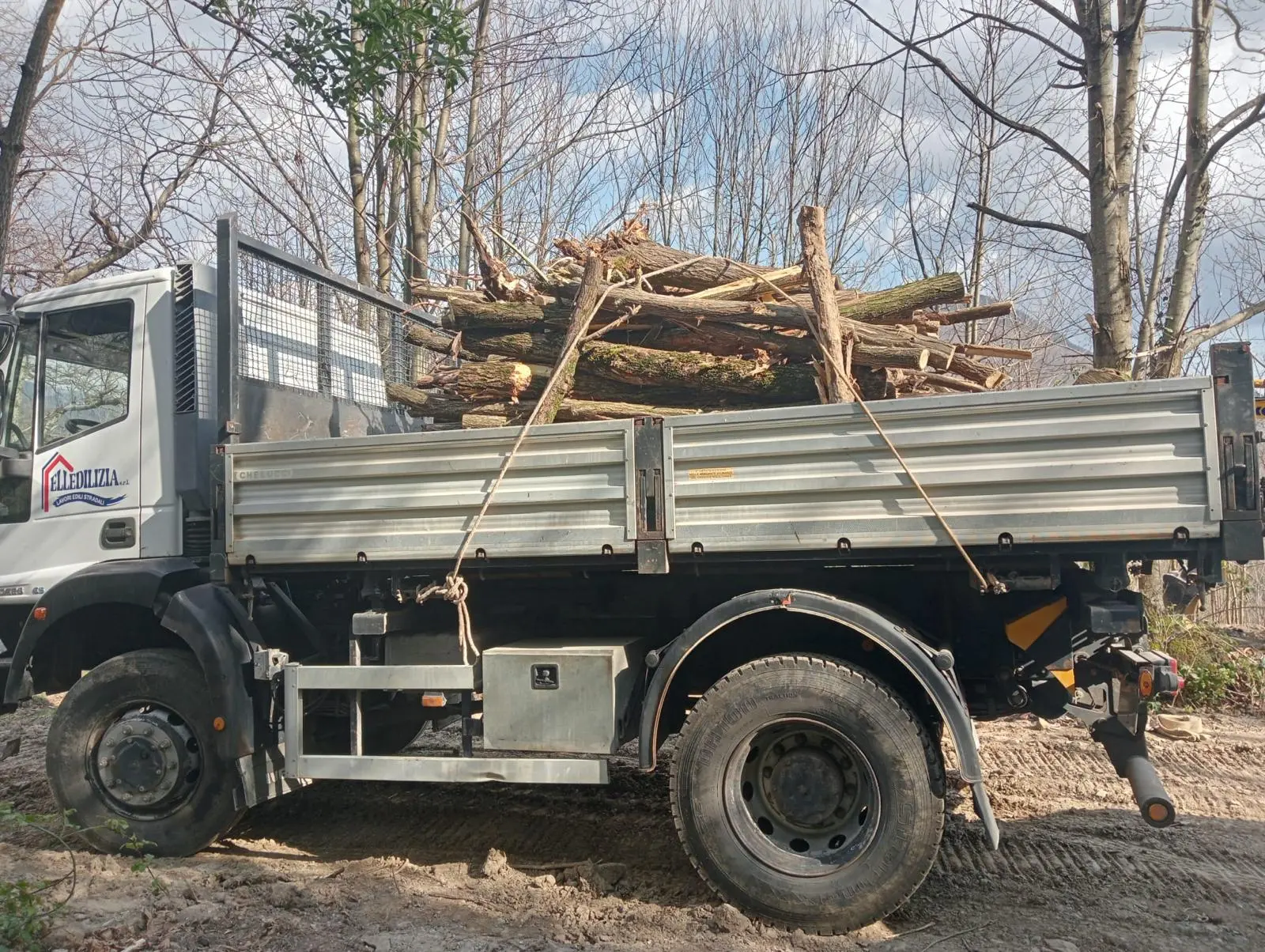 Camion Iveco 150.28 4×4 portata utile 90 q.li